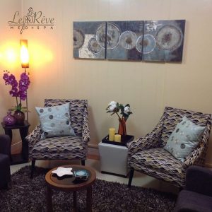 Photo of the waiting room at Le Rêve