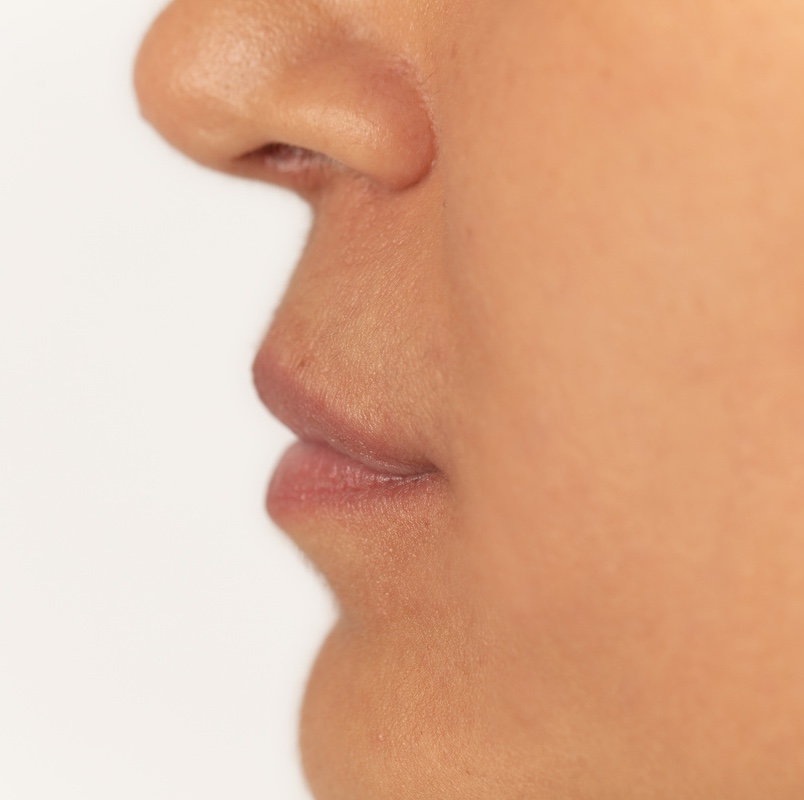 Woman's thin lips, side-view